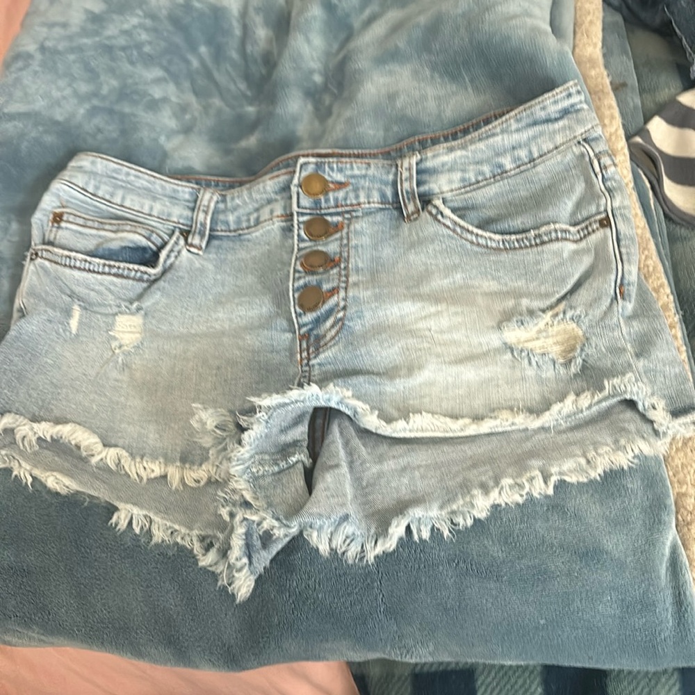 Low rise jeans short